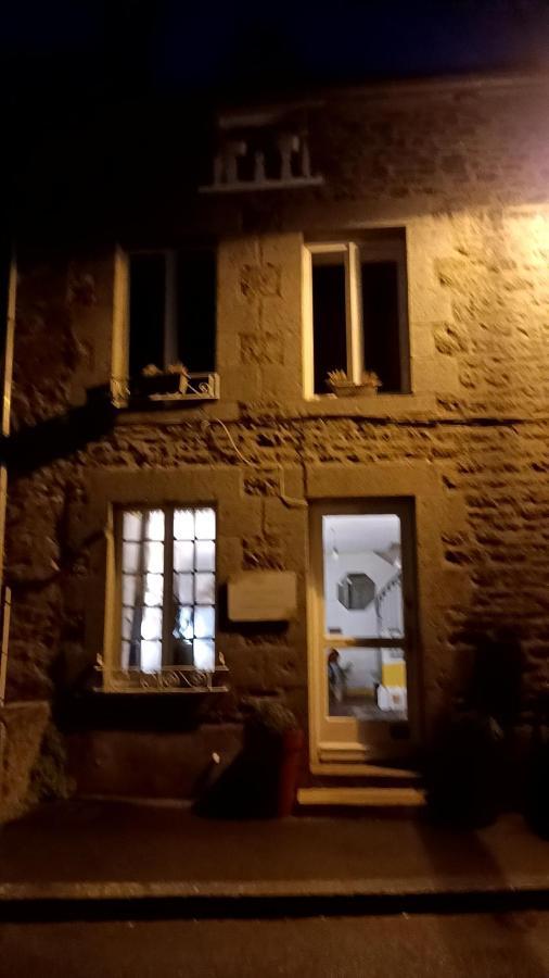 Bienvenue Guest House Saint-Pierre-de-Plesguen ภายนอก รูปภาพ